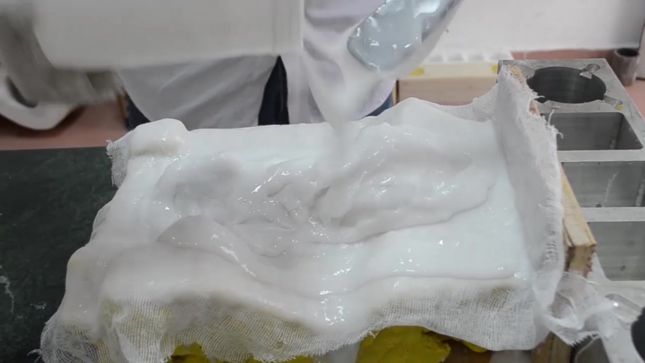 縮合型模具硅膠刷模和倒模適合用什么硬度的硅膠？